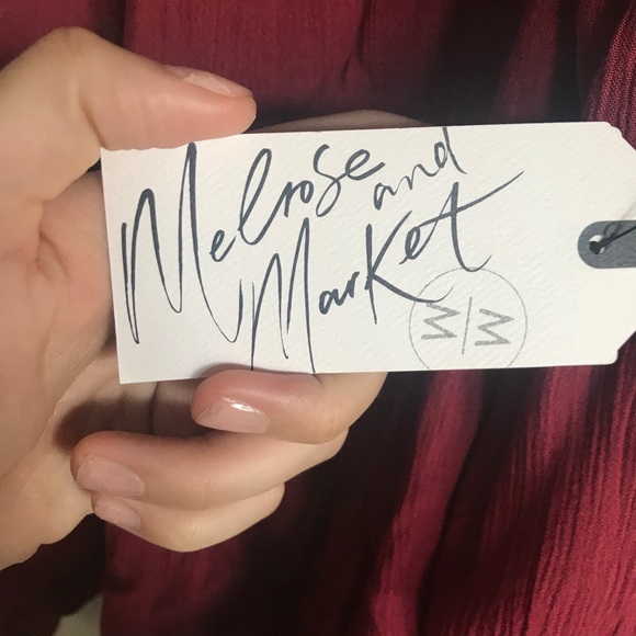 Cold shoulder float top - Picture 2 of 4